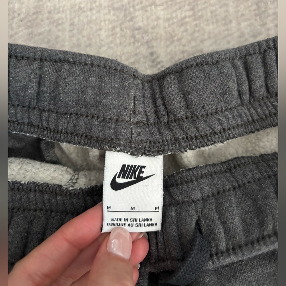EUC NIKE sweats size M. - Picture 4 of 4